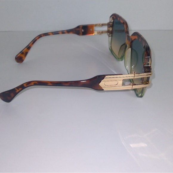Sunglasses | Oversized Leopard & Green Gold
Detailed Sunglasses 100% UV Vacation - Picture 4 of 8